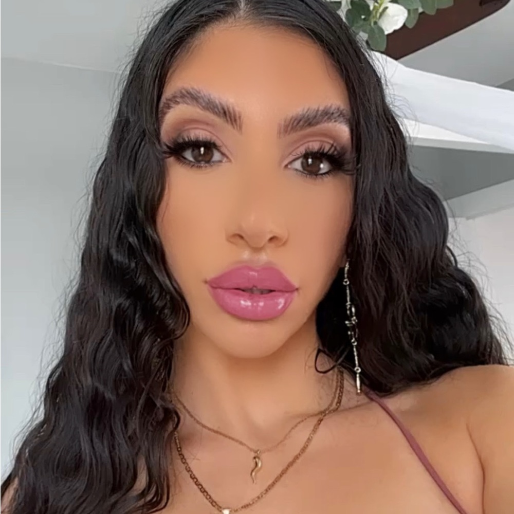 Meet your Posher, Valentina